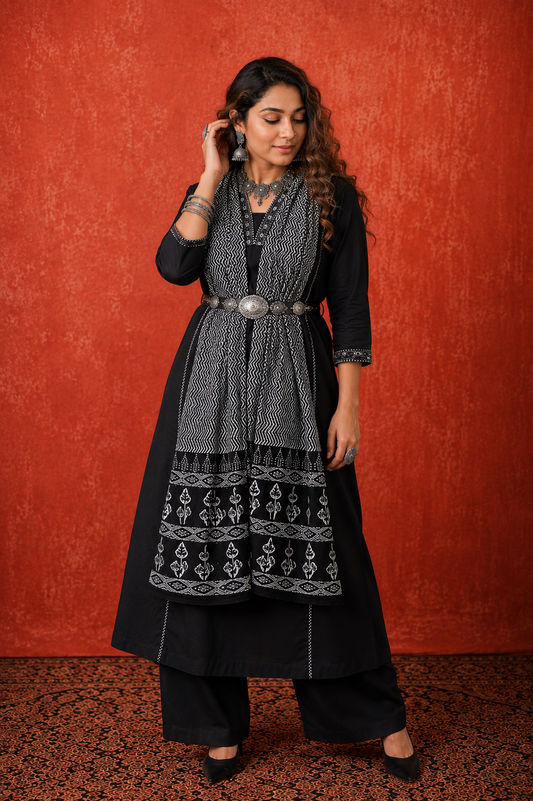 Siyahi Black Cotton Kurta Set by Nayab Pitara - view 1
